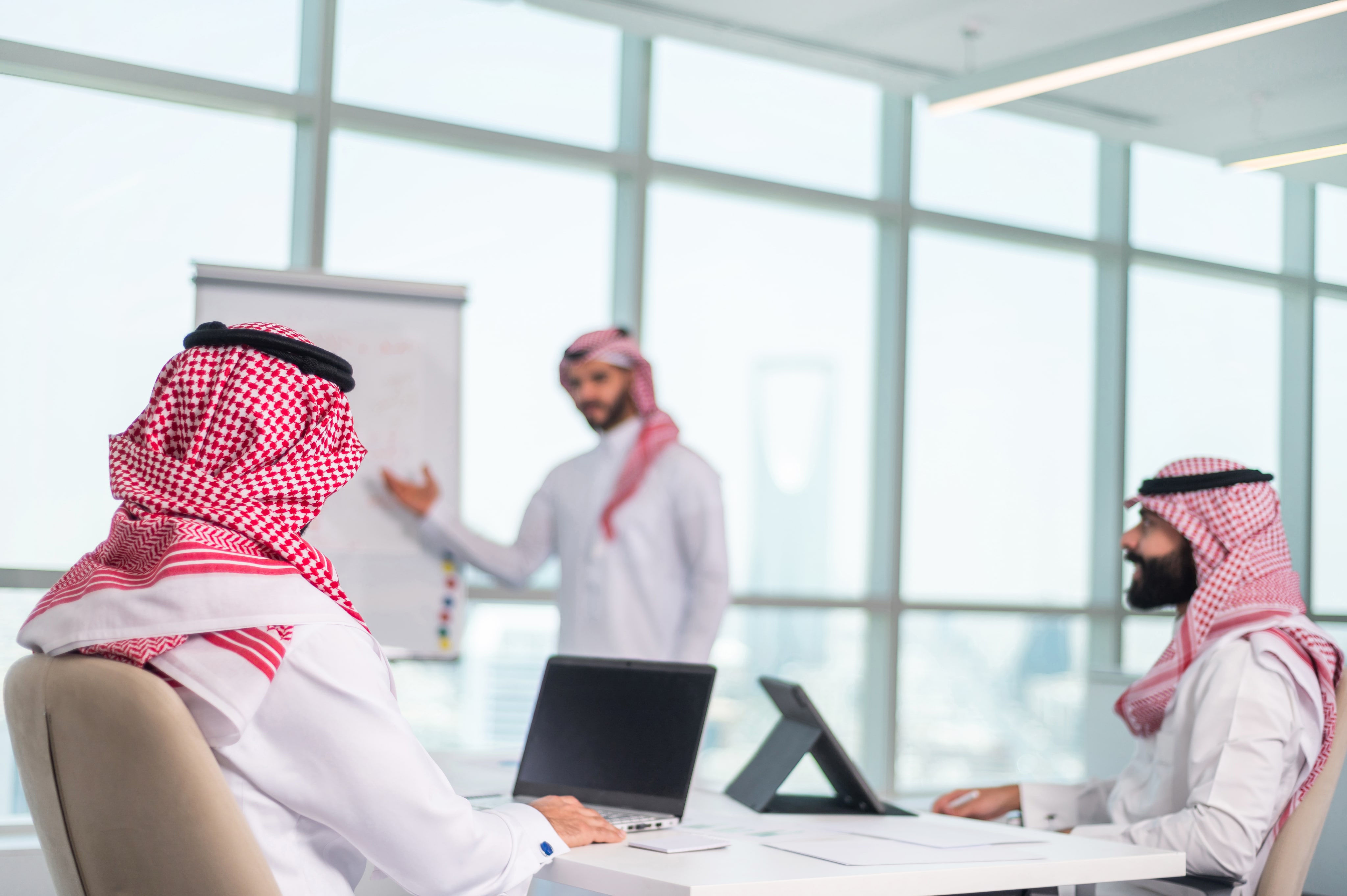 Naeaa Hero2 Min
